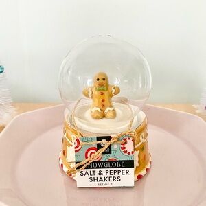 🎀Unique Gingerbread Man Salt & Pepper Shakers 🎀